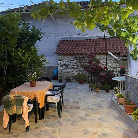 Luigi Guest House Gjirokaster Bagian luar foto