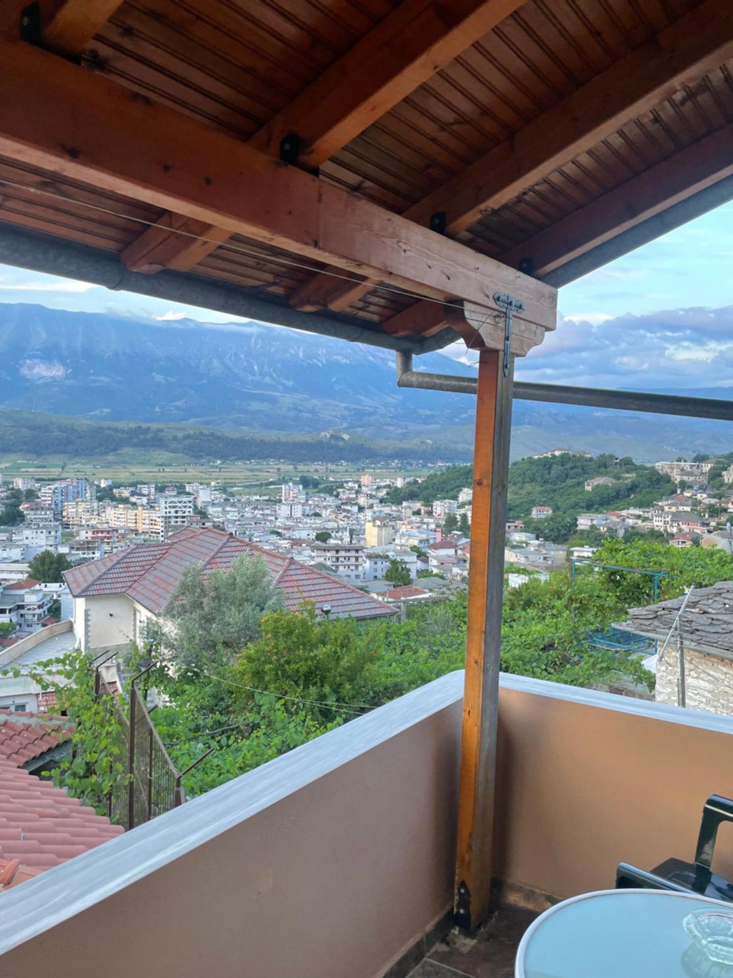 Luigi Guest House Gjirokaster Bagian luar foto