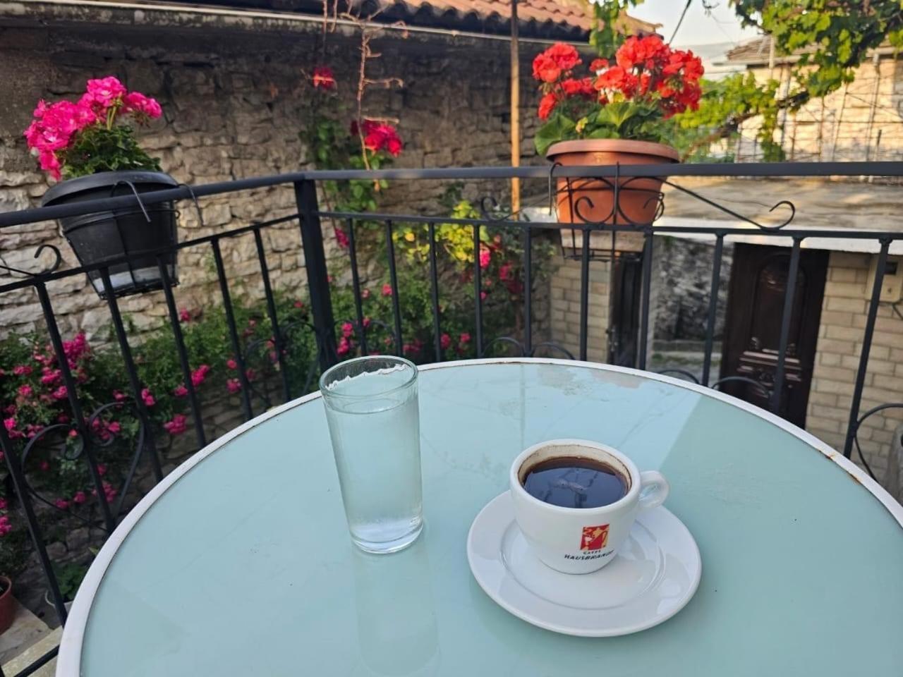 Luigi Guest House Gjirokaster Bagian luar foto