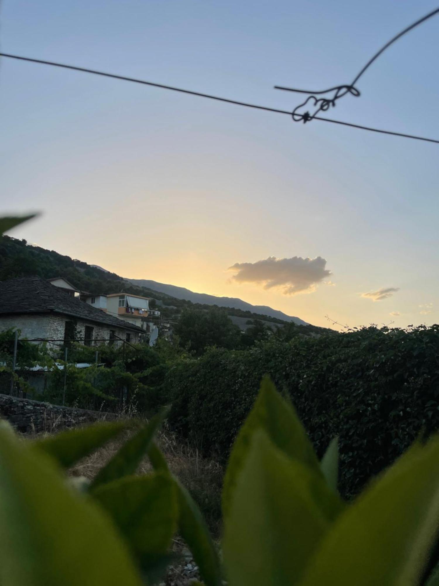 Luigi Guest House Gjirokaster Bagian luar foto