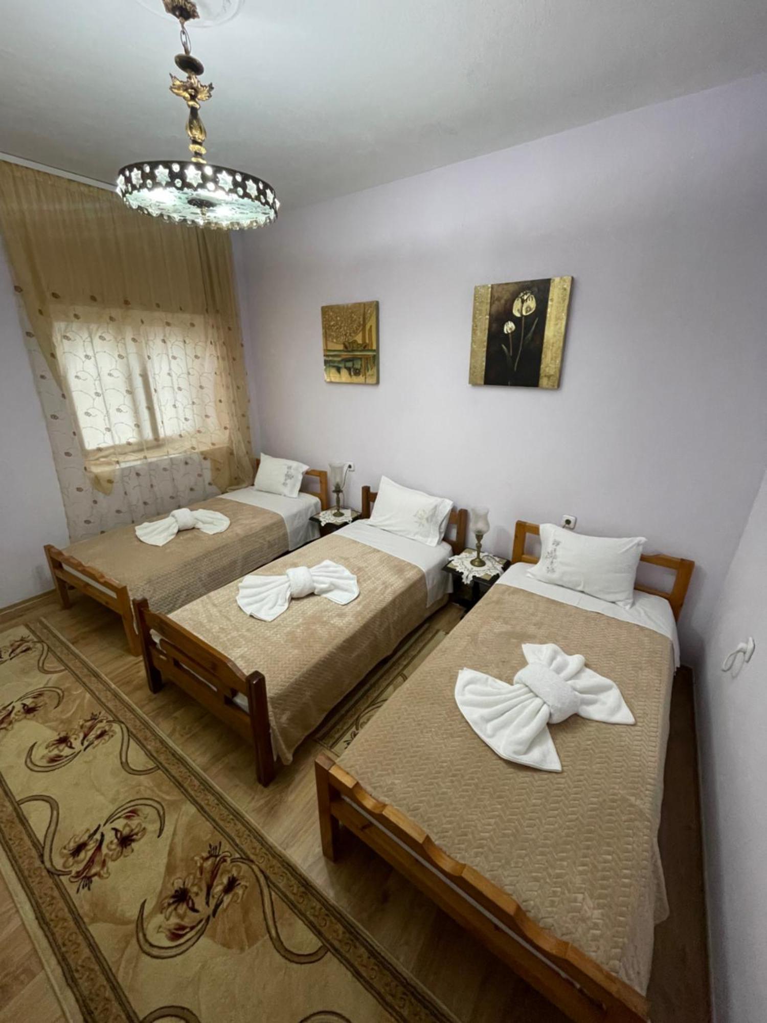 Luigi Guest House Gjirokaster Bagian luar foto