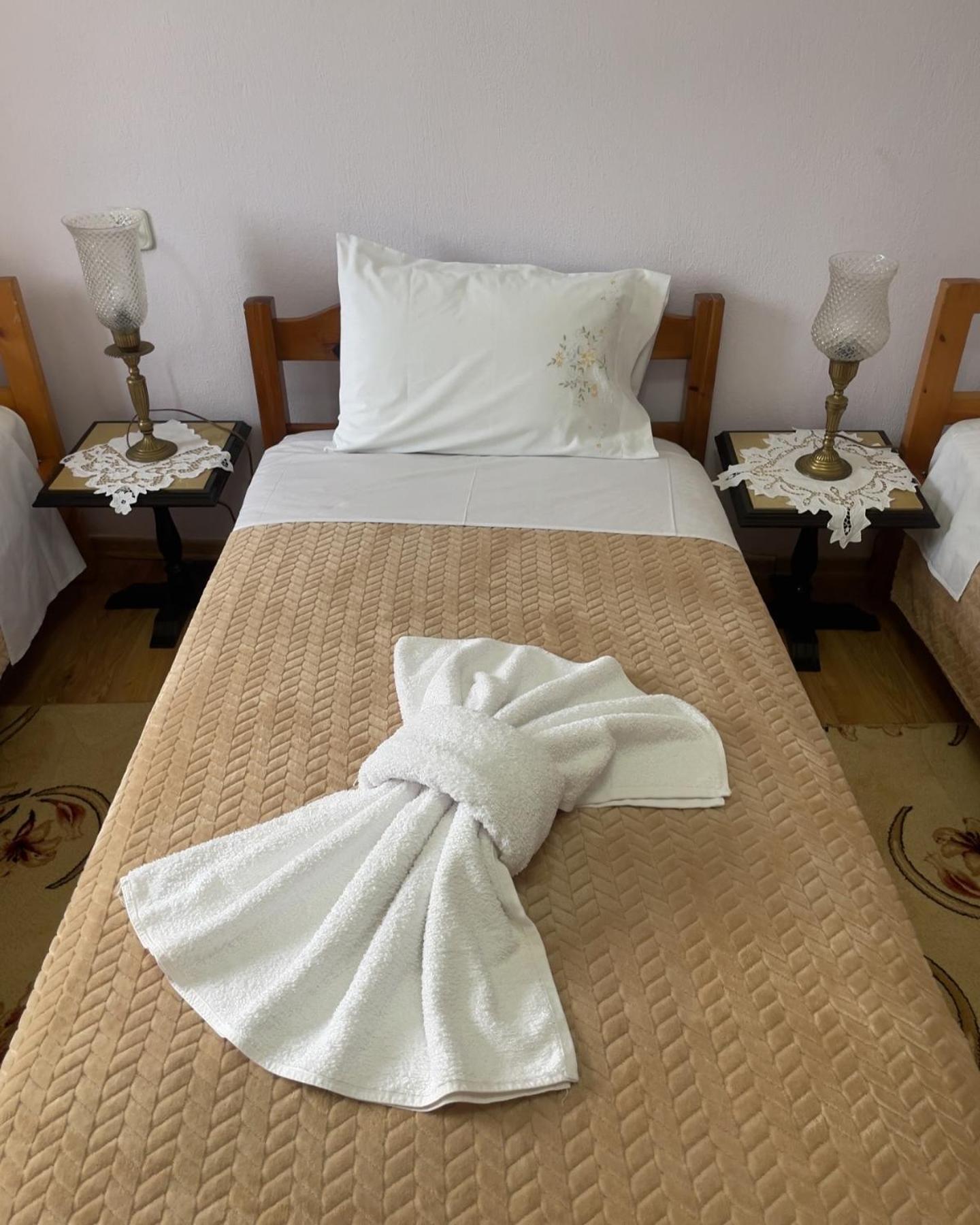 Luigi Guest House Gjirokaster Bagian luar foto