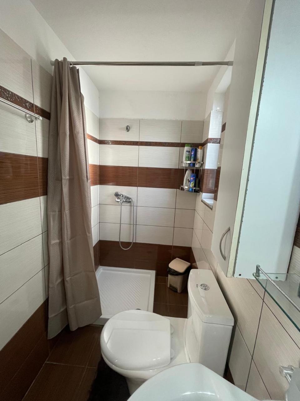 Luigi Guest House Gjirokaster Bagian luar foto