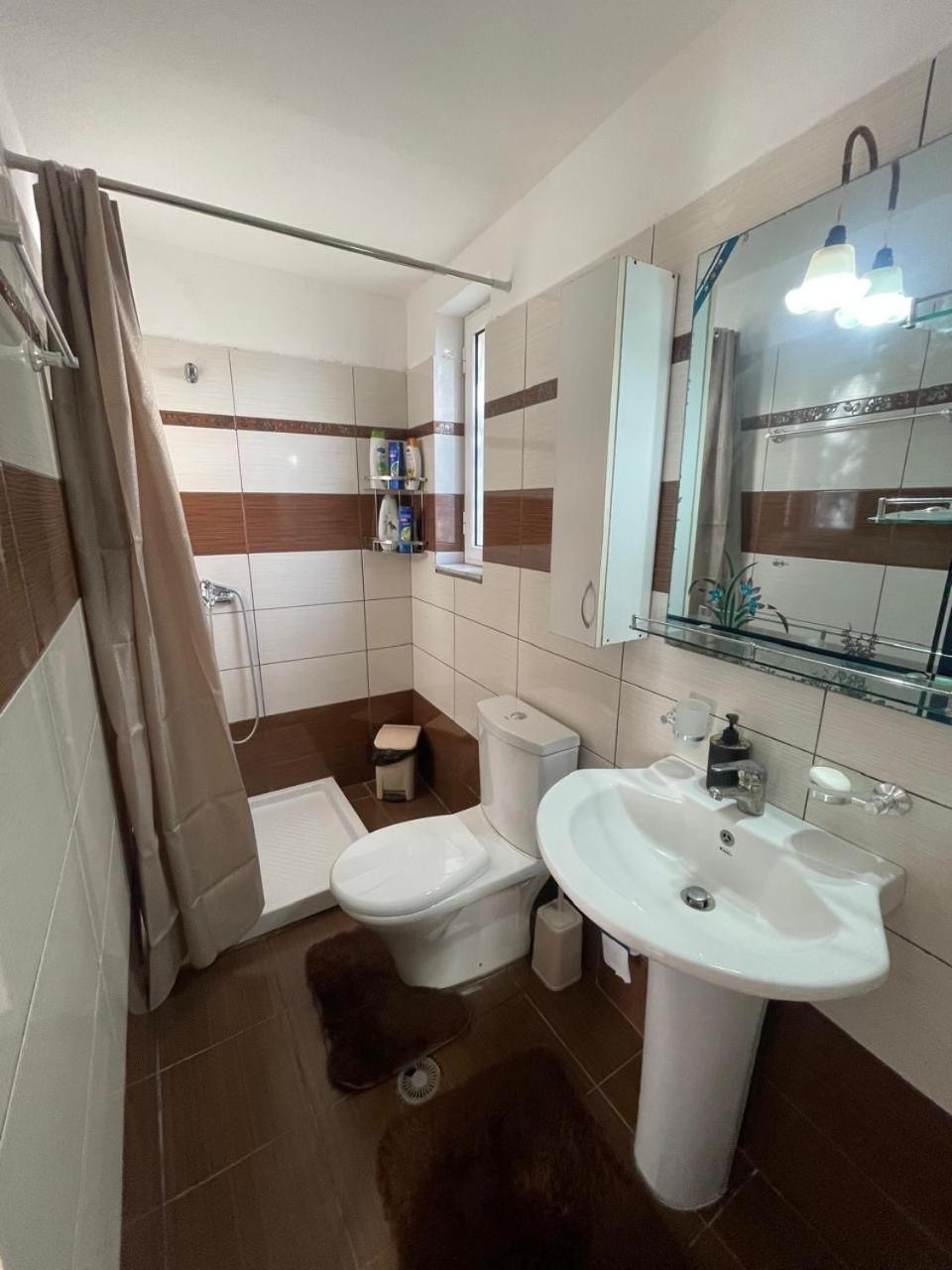 Luigi Guest House Gjirokaster Bagian luar foto