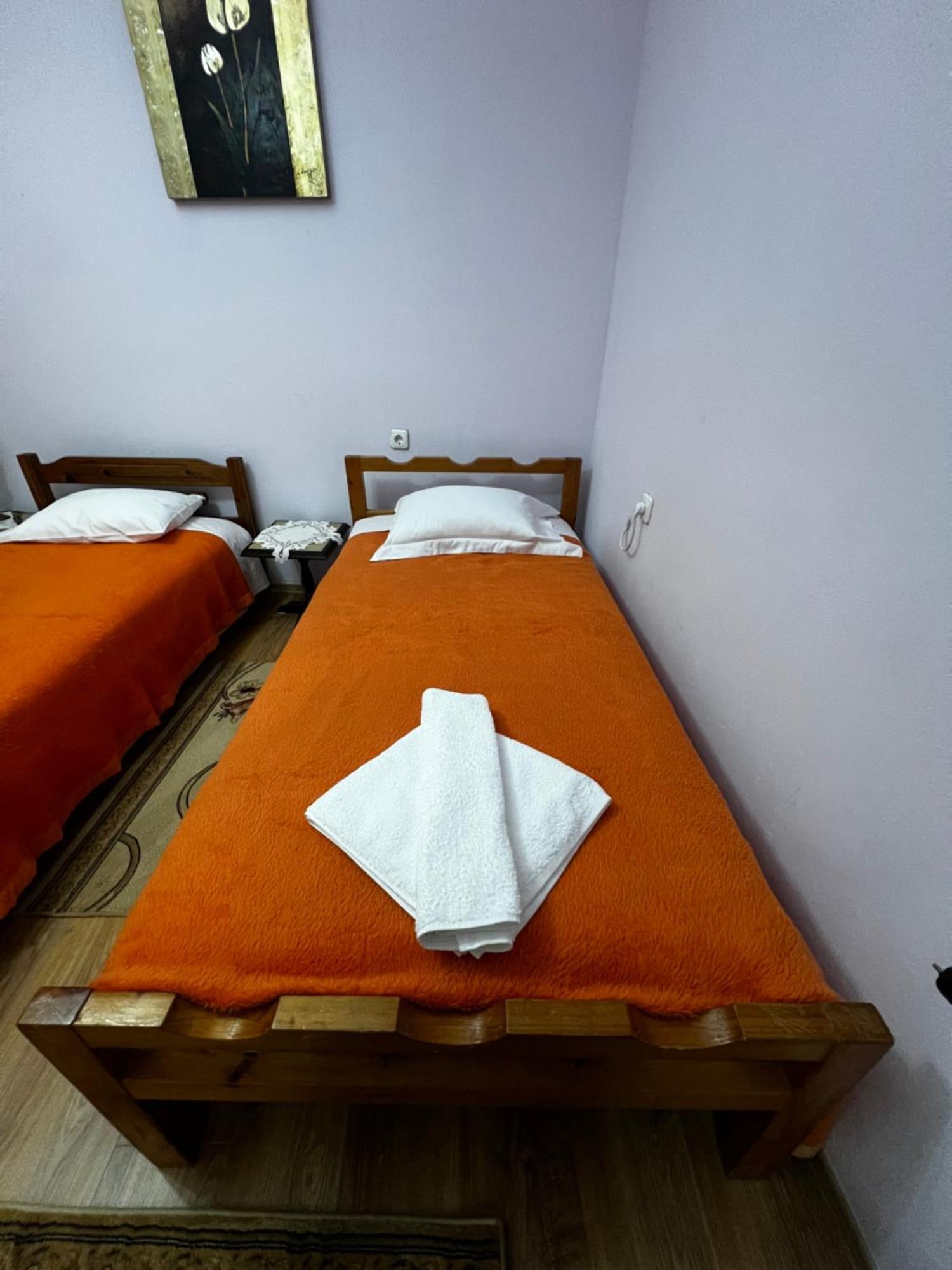 Luigi Guest House Gjirokaster Bagian luar foto