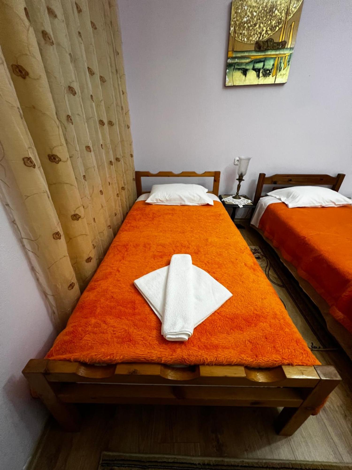 Luigi Guest House Gjirokaster Bagian luar foto