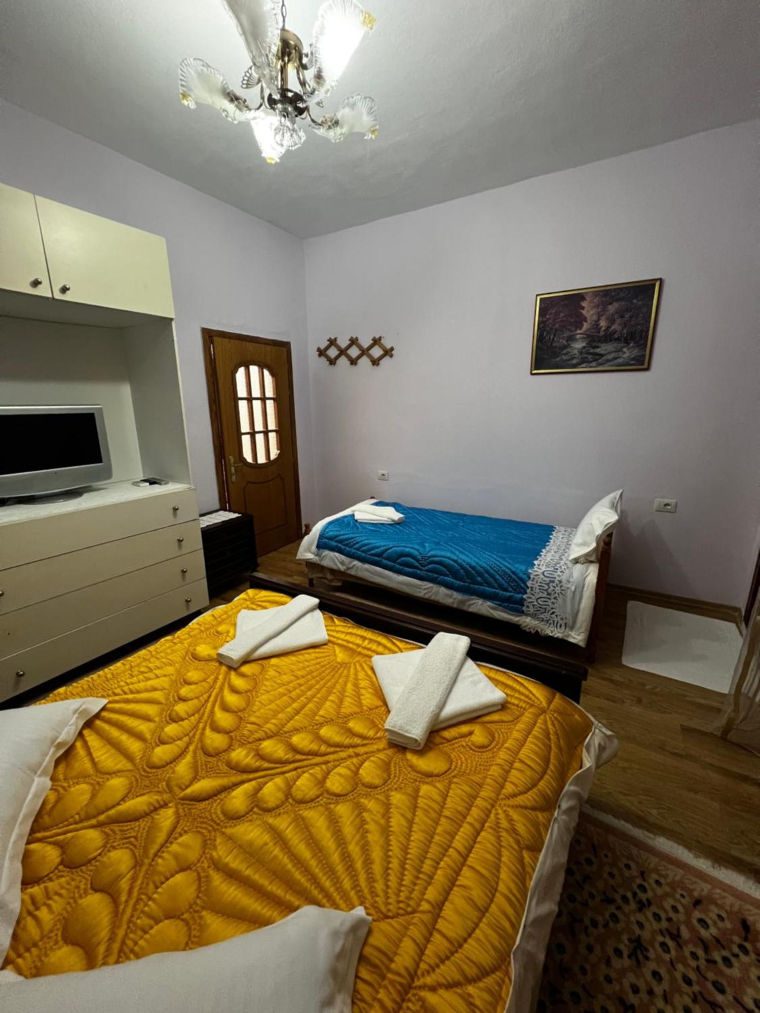 Luigi Guest House Gjirokaster Bagian luar foto