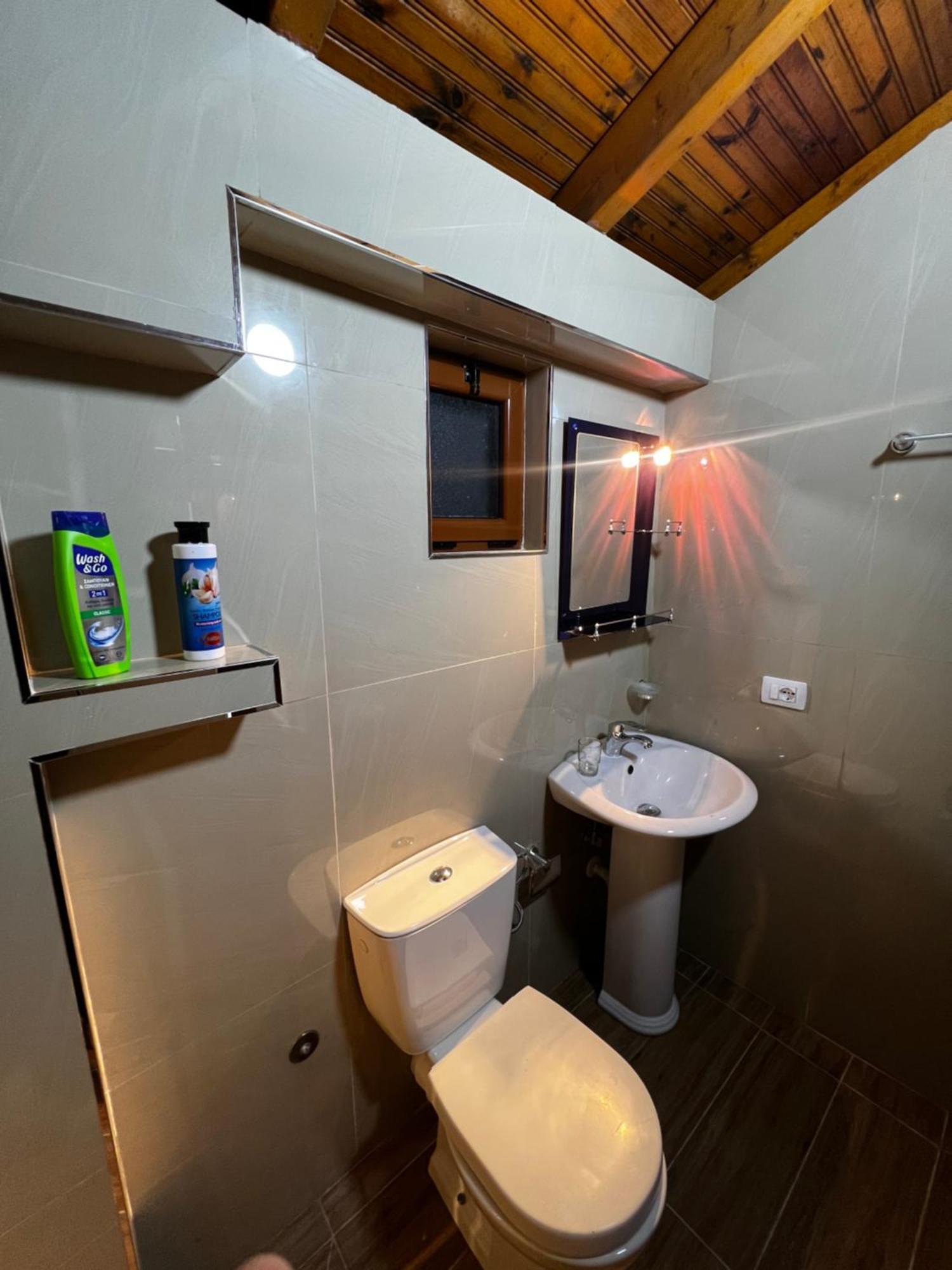 Luigi Guest House Gjirokaster Bagian luar foto