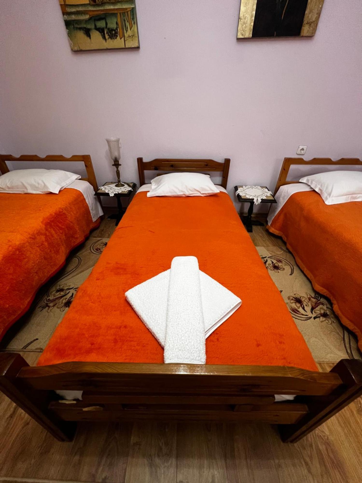 Luigi Guest House Gjirokaster Bagian luar foto