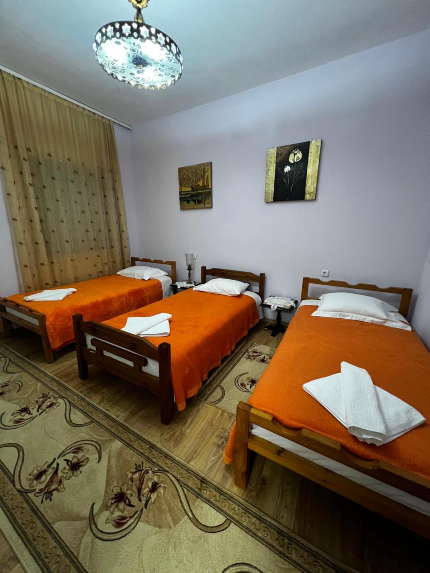 Luigi Guest House Gjirokaster Bagian luar foto