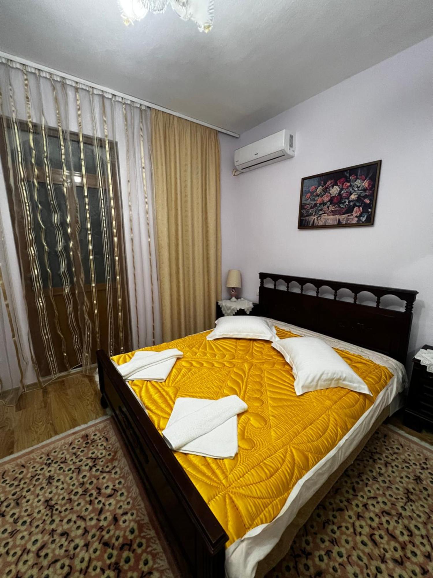 Luigi Guest House Gjirokaster Bagian luar foto