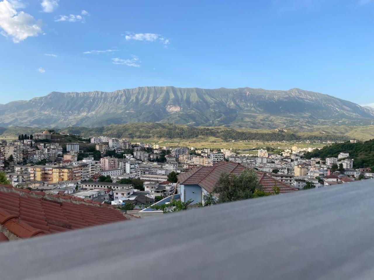 Luigi Guest House Gjirokaster Bagian luar foto