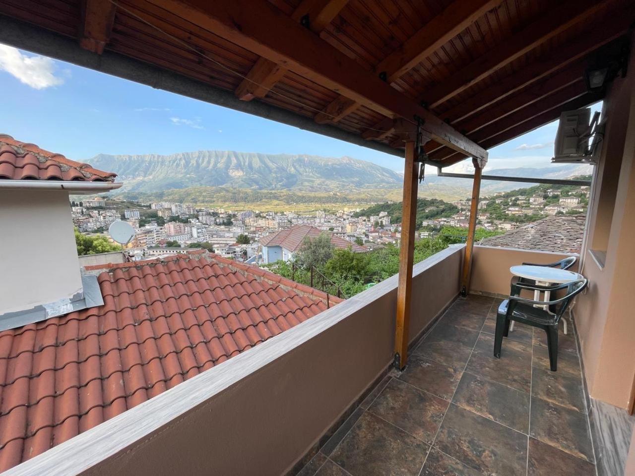 Luigi Guest House Gjirokaster Bagian luar foto
