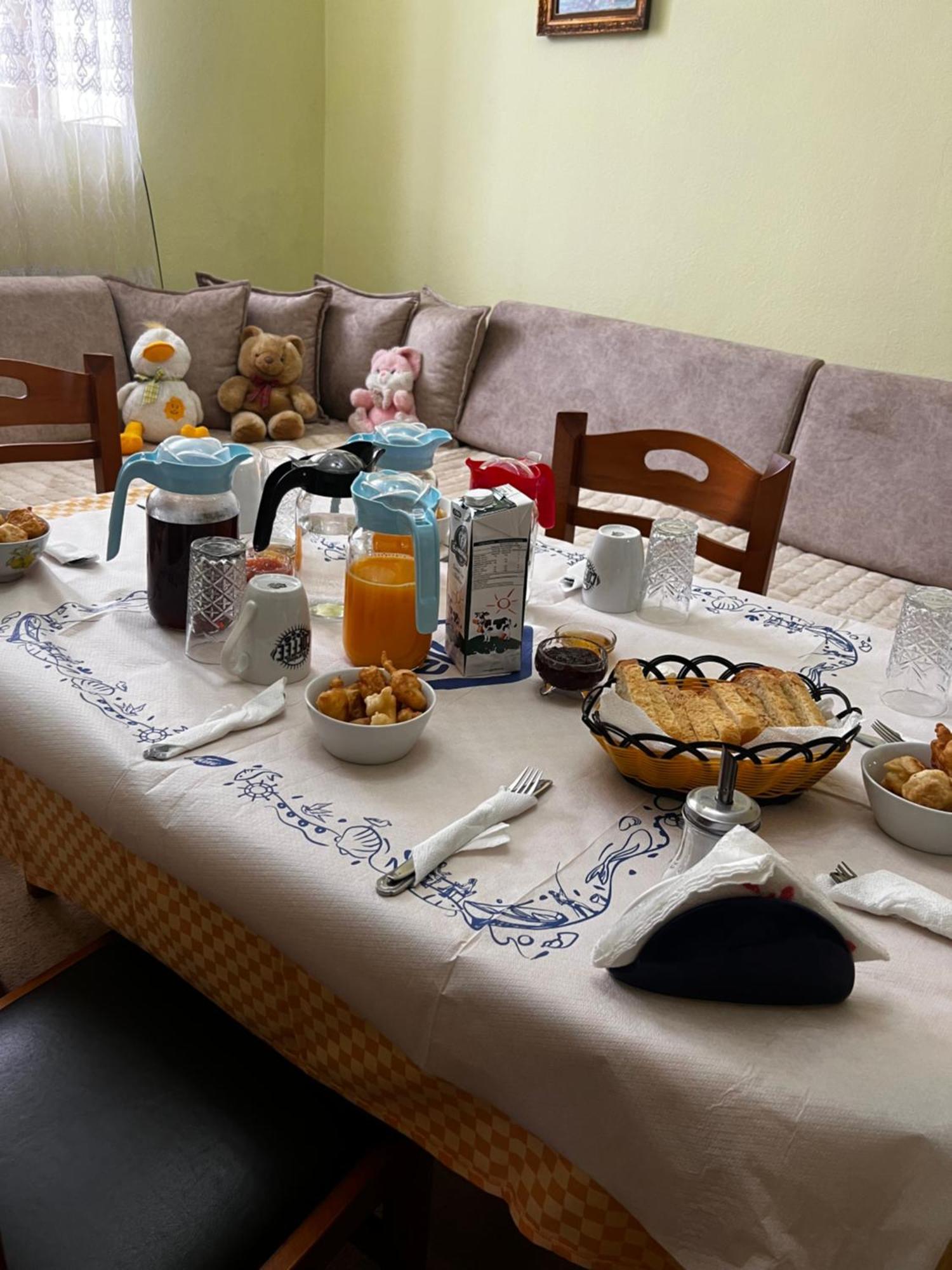 Luigi Guest House Gjirokaster Bagian luar foto